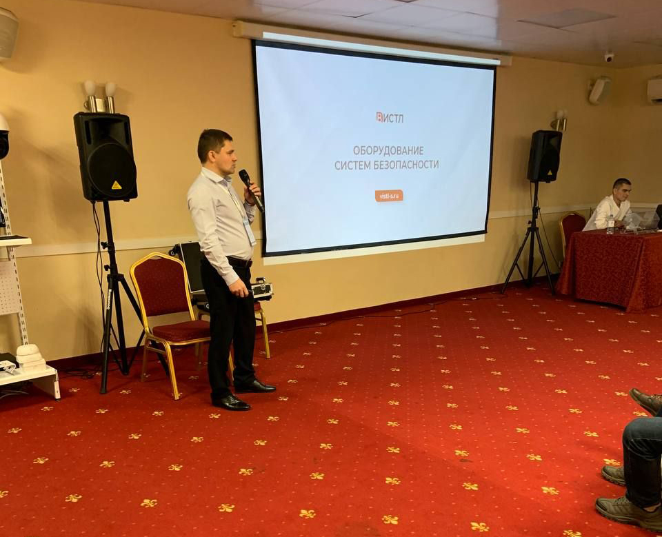 Алексей показывает презентацию Алексей показывает презентацию